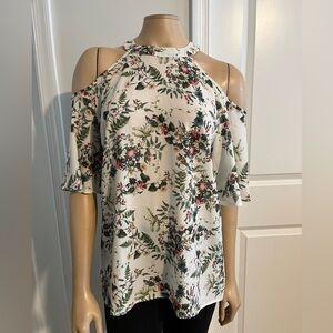 Cute floral, cold shoulder shirt, great shape!